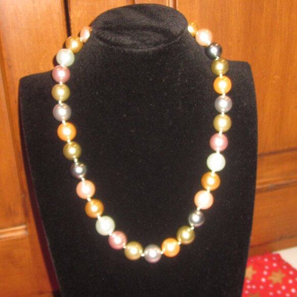 Kenneth Jay Lane Faux Pearl Pastel Necklace - Picture 1 of 2